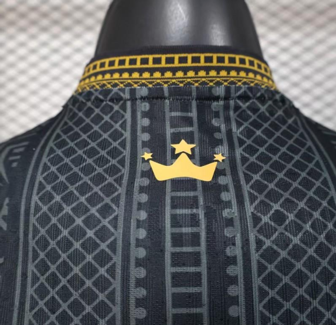 2026 Brasile Nero con fantasia geometrica tribale Dorata da Giocatore S-2XL