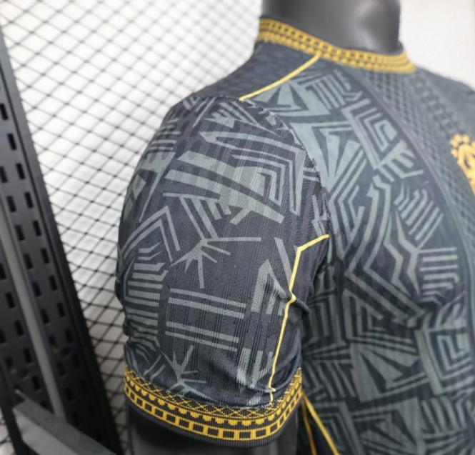 2026 Brasile Nero con fantasia geometrica tribale Dorata da Giocatore S-2XL